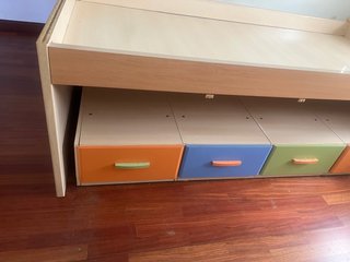 Cama infantil con cajones