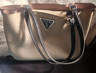 Bolso Guess Beige y Negro