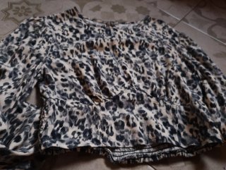 Blusa con estampado animal print