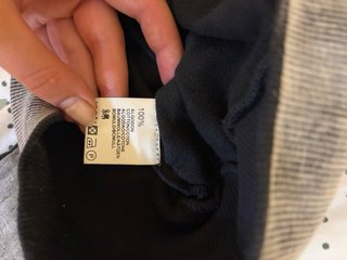Sudadera gris con parches