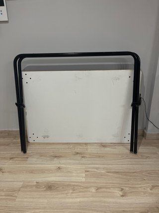 Mesa de madera y metal