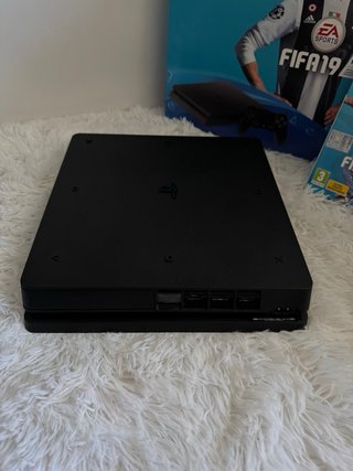 PS4 Slim 1TB Nero + FIFA 19 e FIFA 20
