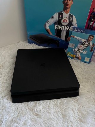 PS4 Slim 1TB Nero + FIFA 19 e FIFA 20