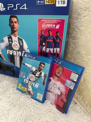 PS4 Slim 1TB Nero + FIFA 19 e FIFA 20