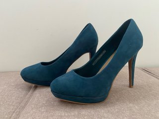Zapatos de tacón azul verdoso