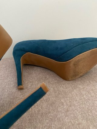 Zapatos de tacón azul verdoso