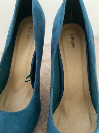Zapatos de tacón azul verdoso