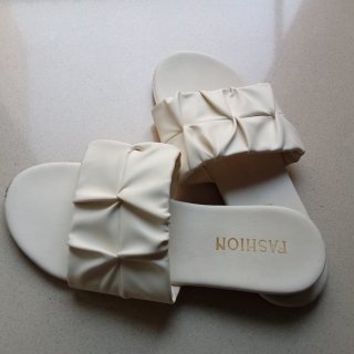 Sandalias color crema mujer