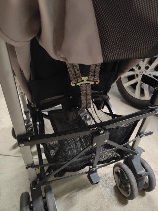 Silla de paseo Cybex gris.