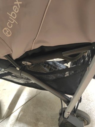 Silla de paseo Cybex gris.