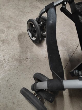 Silla de paseo Cybex gris.
