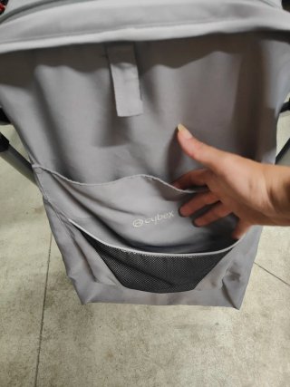 Silla de paseo Cybex gris.