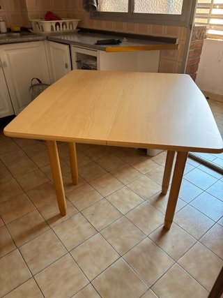 Mesa de cocina abatible + 4 sillas madera