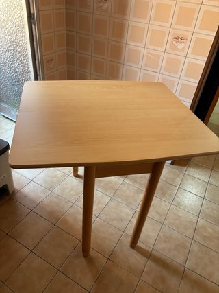 Mesa de cocina abatible + 4 sillas madera
