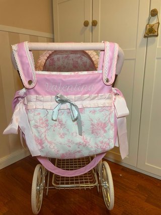 Carrito de muñecas rosa