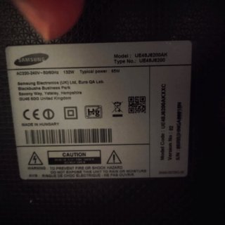 Televisor Samsung UE48J6200AK con golpe