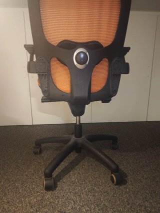 Silla de oficina ergonómica naranja