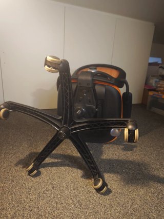 Silla de oficina ergonómica naranja