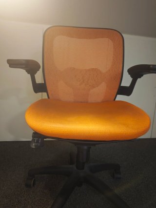 Silla de oficina ergonómica naranja