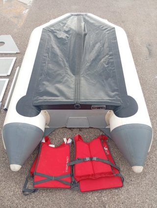 Barca Zodiac Ocean Bay 2,70m con matrícula CHE.