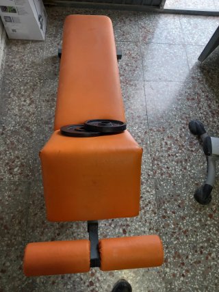 Bancos de pesas y rack gimnasio completo.