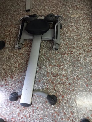 Bancos de pesas y rack gimnasio completo.