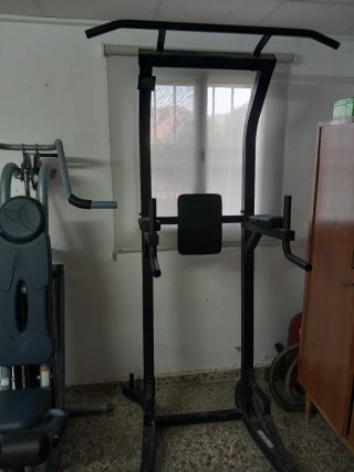 Bancos de pesas y rack gimnasio completo.