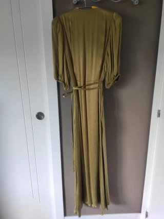 Vestido verde oliva & Other Stories.