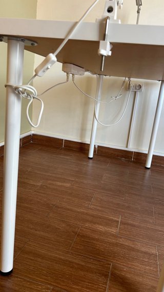 Mesa Ikea con 2 Flexos