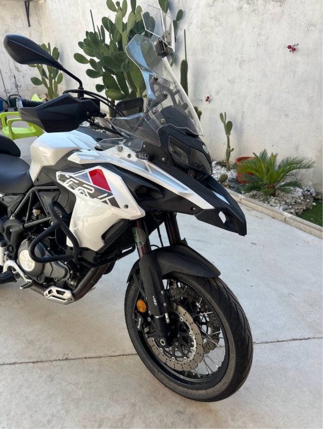 Benelli TRK 502X blanca - Moto Trail