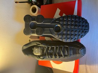 Nike Shox R4 negras y moradas a estrenar