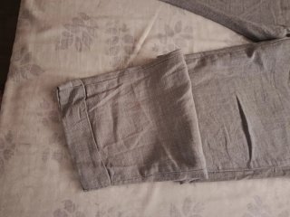 Pantalón tobillero hombre gris