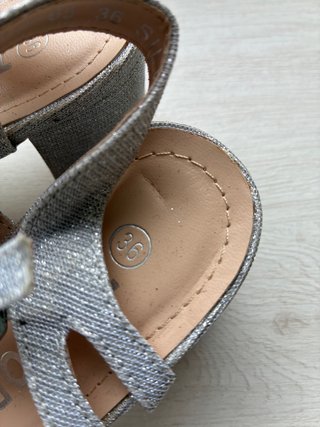 Sandalias tacón plateadas talla 36 Usado un día