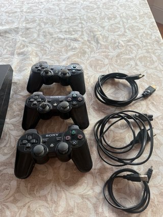Consola PS3 Slim Negra + 3 Mandos