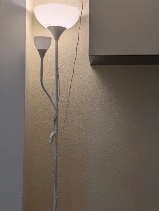 Lámpara de pie Ikea blanca