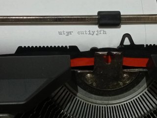 Máquina de escribir Olivetti Lettera 42