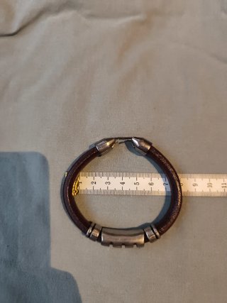 Pulsera de cuero Indiane con detalles plateados