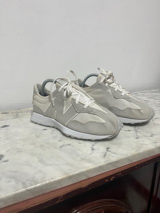 New Balance Beige y Blancas Talla 42