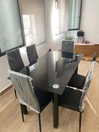 Sofá modular gris con 2 otomanas