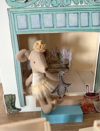 Mini teatro in legno decorato per Maileg