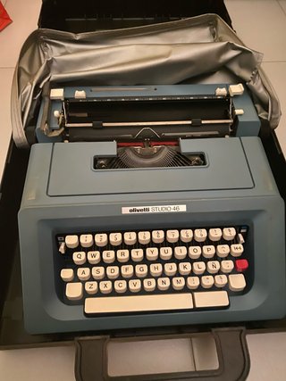 Máquina de escribir Olivetti Studio 46