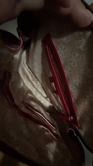 Bolso Guess Rojo Charol