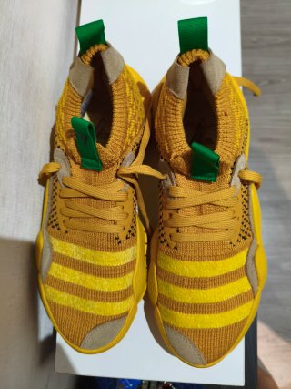 Zapatillas Baloncesto Adidas niño T40. Como nuevas