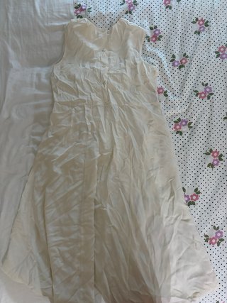 Vestido midi de seda color crema
