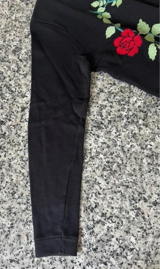 Jersey Lefties negro con corazón floral – Talla S