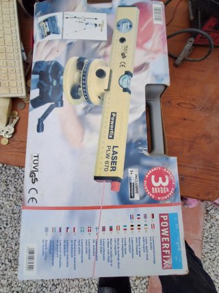 Nivel Láser Powerfix PLW 670 con Trípode