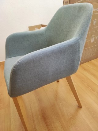 Silla de tela verde mar