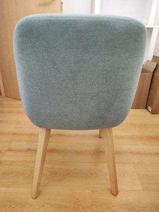 Silla de tela verde mar
