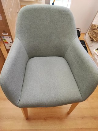 Silla de tela verde mar