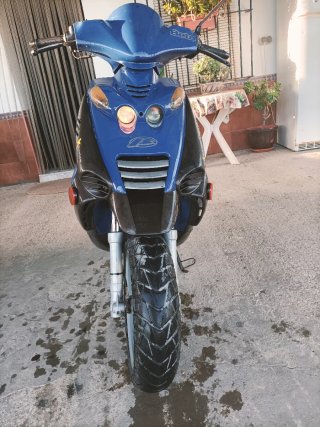 Beta Ark 49cc Scooter Azul